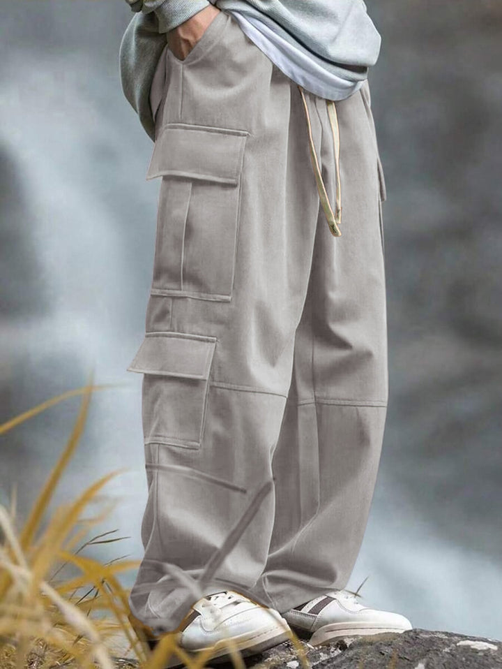 Herren weite Cargo-Hose mit Mehrfachtaschen, Tunnelzug und verstärkten Kniepartien Drune