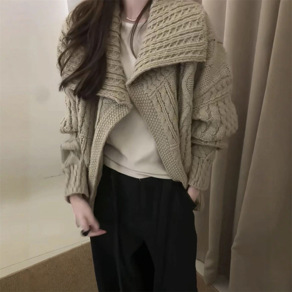 Damen Strickjacke mit kunstvollem Zopfmuster und weichem Material Drune
