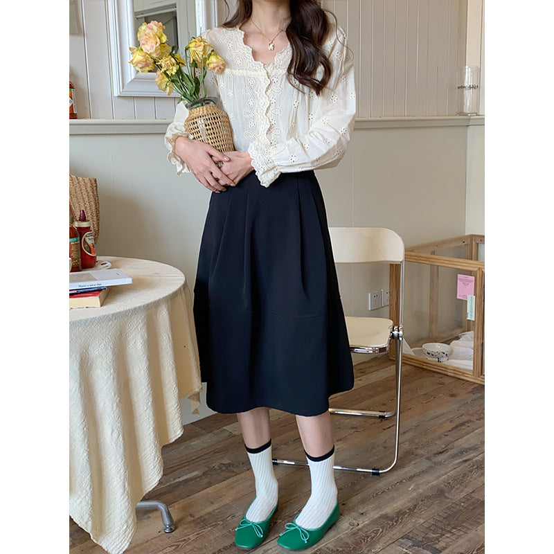 Damen Bluse mit Spitzenkante und Knopfdetails Drune