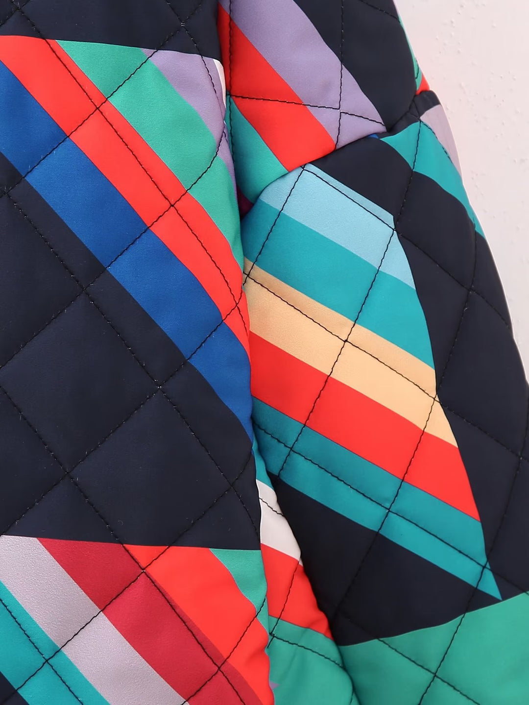 Damen Leichte gesteppte Farbjacke im modernen Design mit großen Taschen Drune