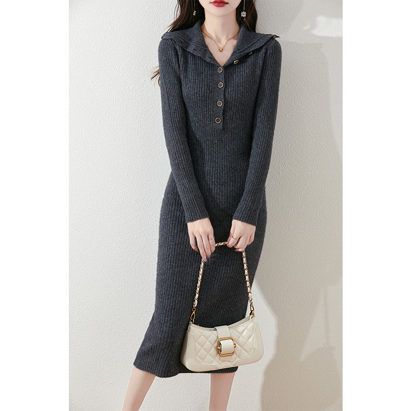 Damen Strickkleid mit hohem Kragen und Knopfdetails Drune