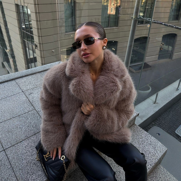 Damen Luxuriöse kurze Kunstpelzjacke mit breitem Schalkragen Drune