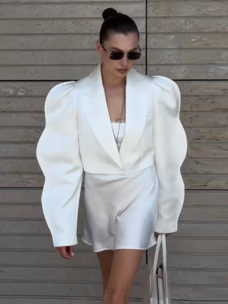 Damen Skulpturaler Cropped-Blazer mit dramatischen Ballonärmeln Drune