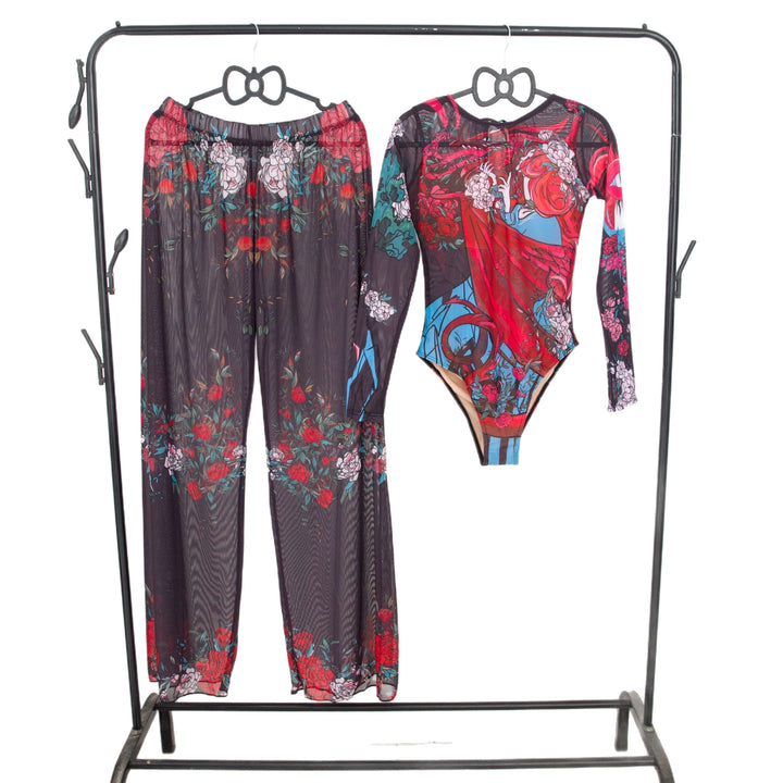 Damen modisches Badeoutfit mit langärmeligen Oberteil und lässigen Pants Drune