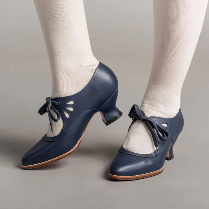 Damen nan Vintage-inspirierte Mary-Jane Pumps mit geschwungenem Mittelhochabsatz und Zierlochung Drune