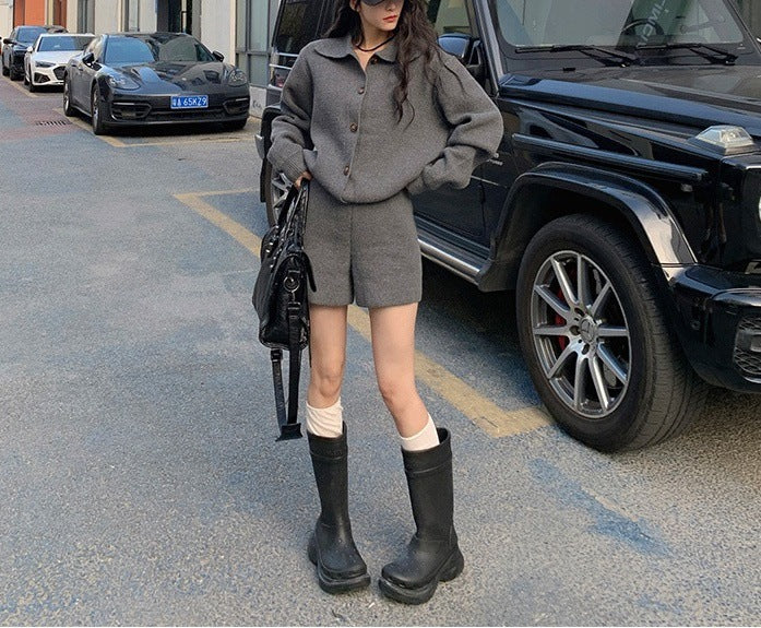 Damen trendige Strickjacke mit Knopfdetail und passendem Shorts Drune