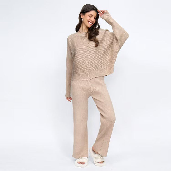 Damen hochwertiges Strick-Lounge-Set mit weiter Schnittführung und Knopfdetails Drune