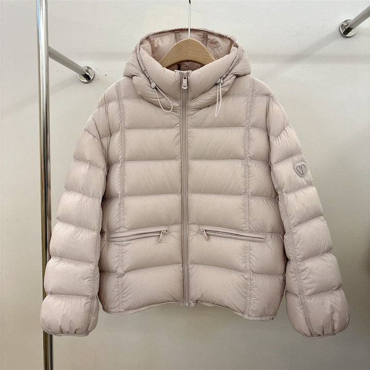 Damen nan kurz geschnittene Thermo-Steppjacke mit Kapuze, Reißverschlusstaschen und elastischen Bündchen Drune