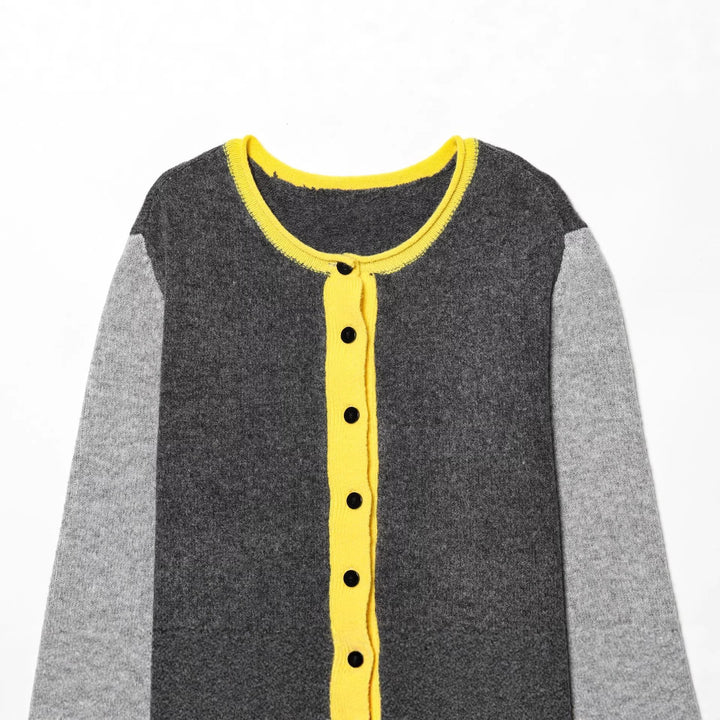 Damen nan kurze zweifarbige Wollcardigan mit kontrastierter Knopfleiste geripptem Saum und Hornknöpfen Drune