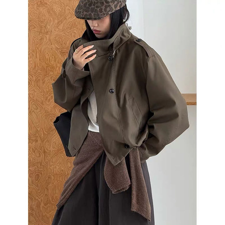 Damen Kurze Blouson‑Trenchjacke mit Stehkragen, doppelreihiger Knopfleiste und Gummizugsaum Drune