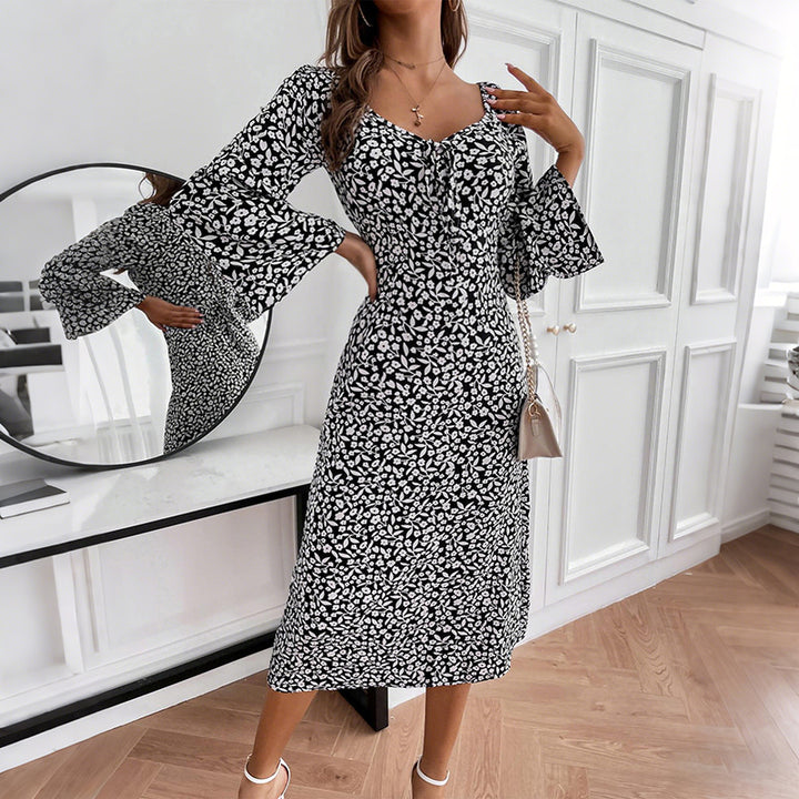 Damen Blumen-Midikleid mit taillierter Wickeloptik und ausgestellten Trompetenärmeln Drune
