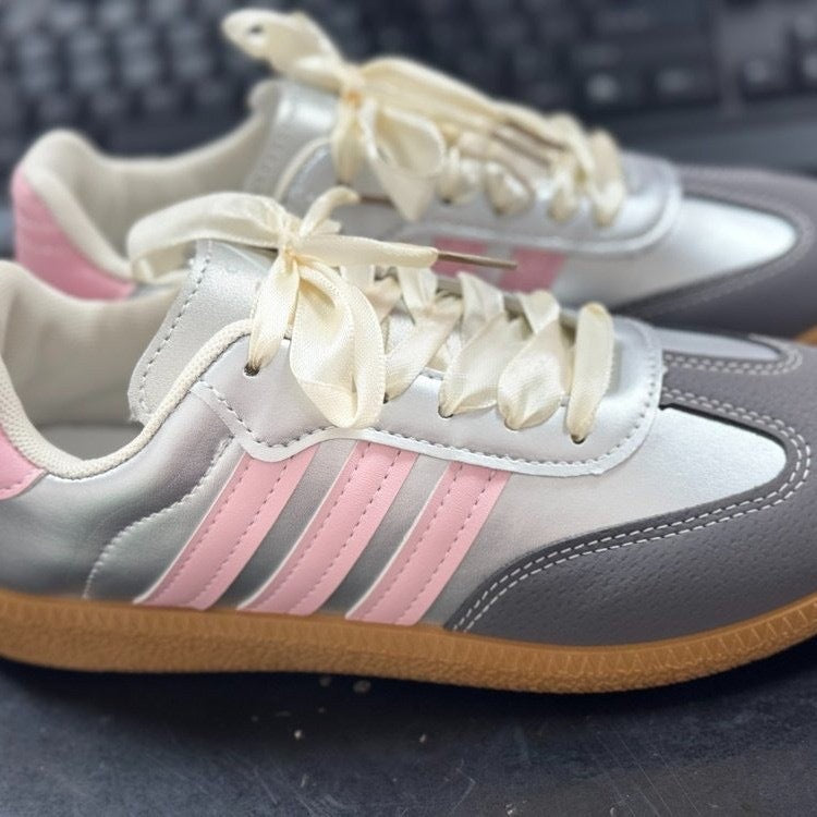 Damen Sneaker mit glänzendem Obermaterial und einzigartigem Design Drune