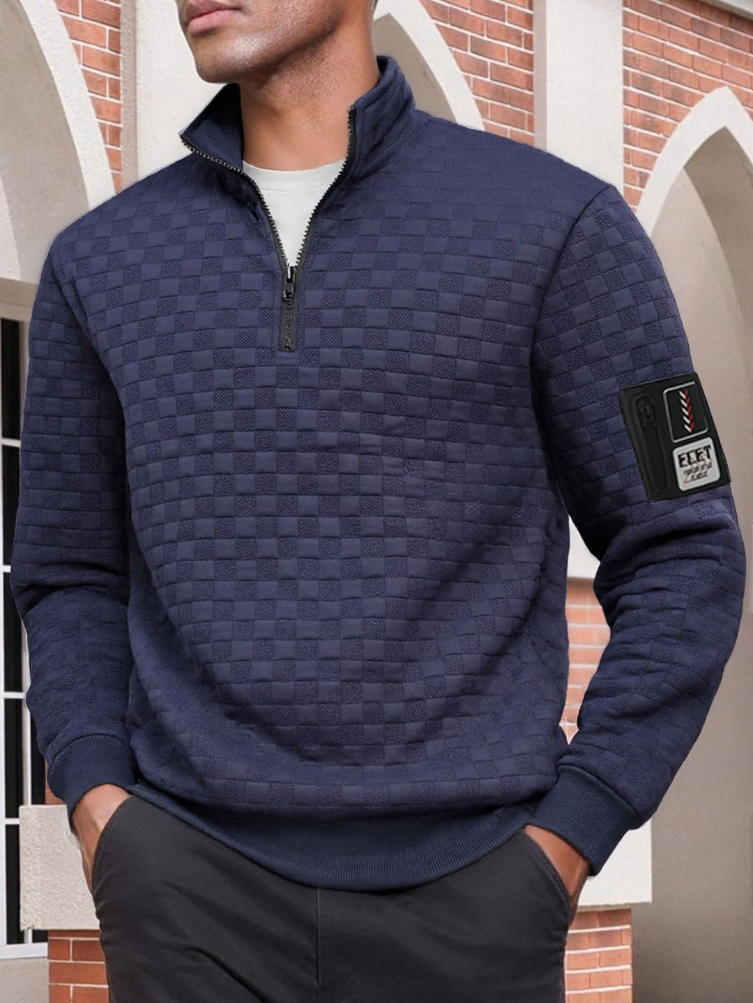 Herren strukturierter Stehkragen-Halbzip-Pullover mit Karosteppung, elastischen Bündchen und Ärmel-Patch Drune