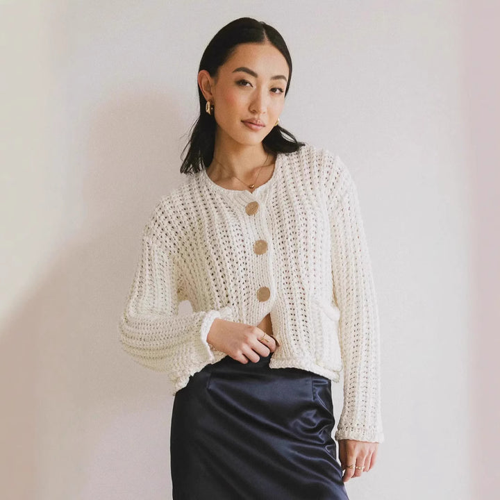Damen kuschelige Strickjacke mit goldenen Knöpfen und Taschen Drune