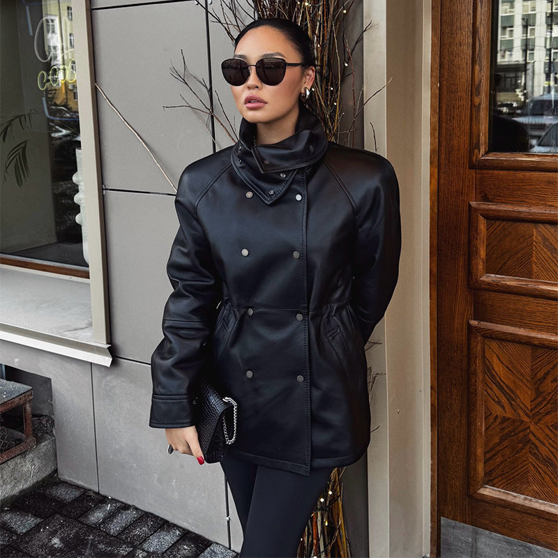 Damen Regenjacke aus Lederoptik mit hohem Stehkragen, Taillenzug und Druckknopffront Drune