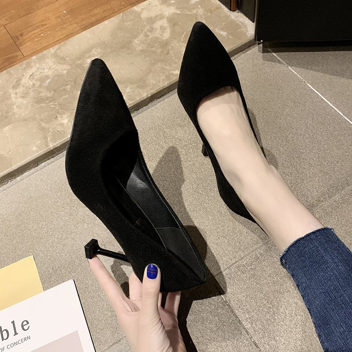 Damen Klassische spitz zulaufende Samtvelours‑Pumps mit skulpturellem Mini‑Absatz Drune