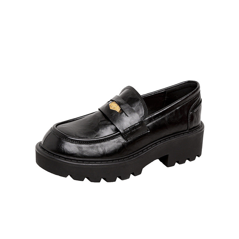 Damen Chunky Pennyloafer mit profilierter Plateau‑Lug‑Sohle und goldener Zierapplikation Drune