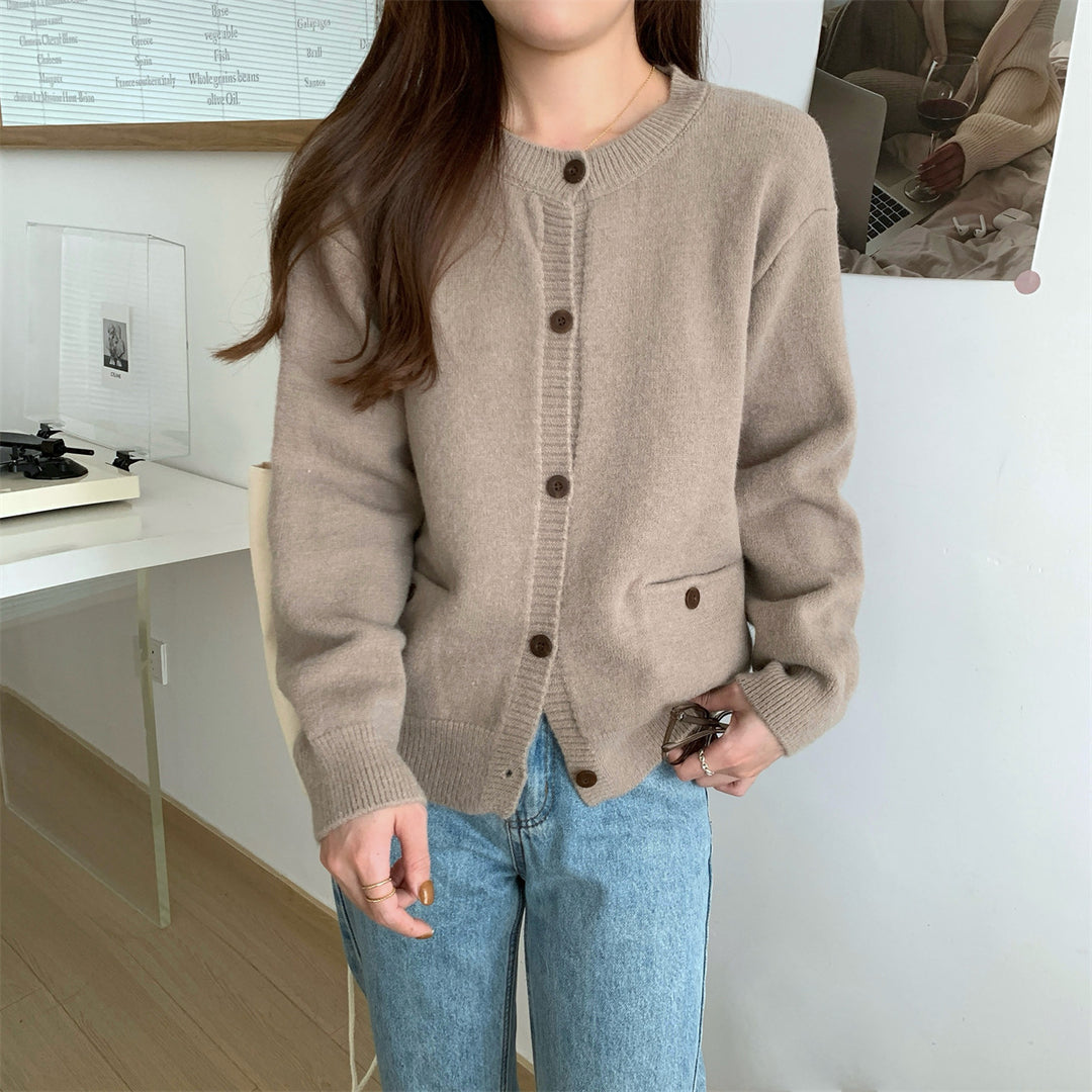 Damen gemütliche Strickjacke mit charakteristischen Knopfdetails Drune