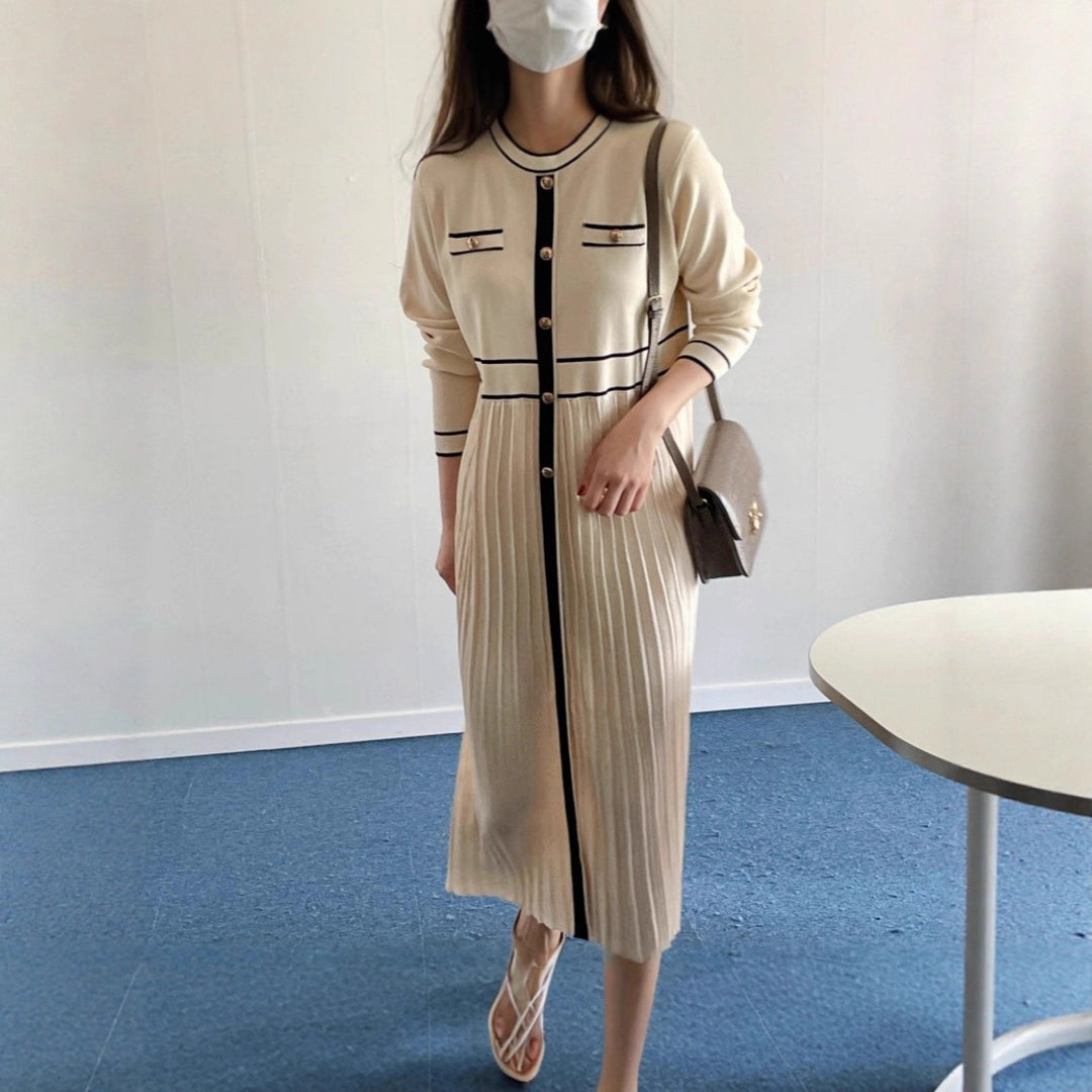 Damen Elegantes Longstrickkleid mit Kontrastpaspel, dekorativer Knopfleiste und plissiertem Rock Drune