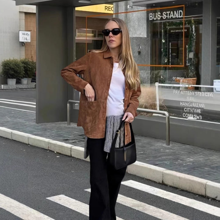 Damen weiche Wildlederjacke mit praktischen aufgesetzten Taschen und elegantem Schnitt Drune