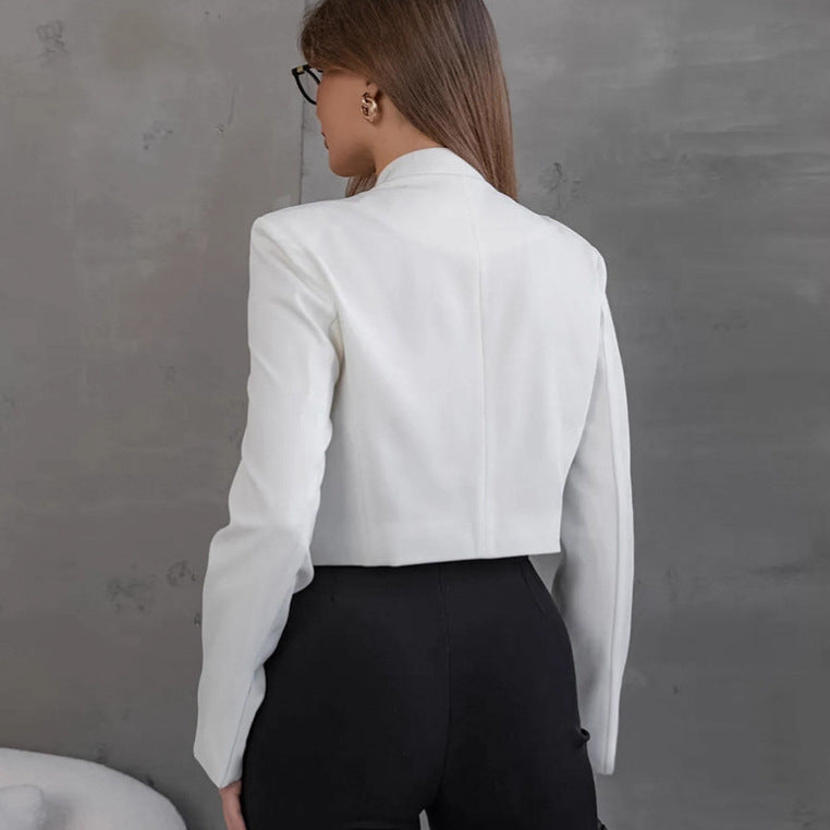 Damen Kurze Blazerjacke mit perlmuttschimmernden Knöpfen Drune