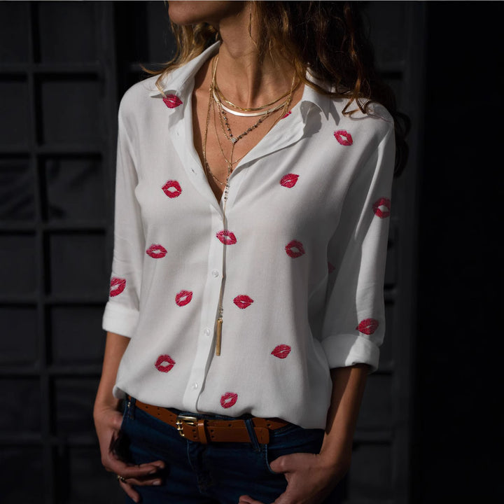 Damen Bluse mit romantischem Lippenmotiv und eleganter Schnittführung Drune