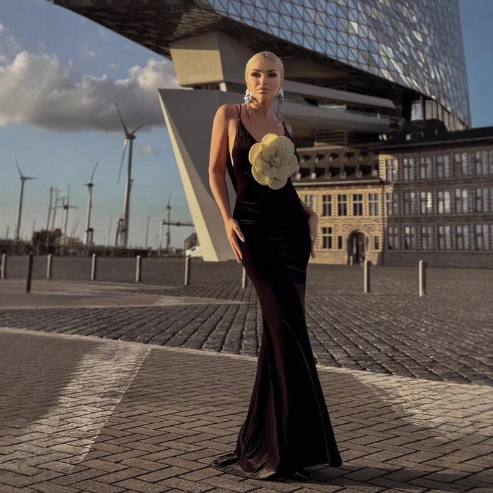 Damen Figurbetontes Abendkleid mit einzigartiger Blütenapplikation Drune