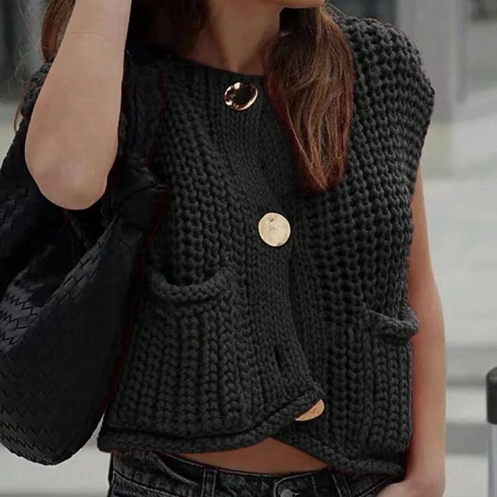 Damen Grobgestrickte Cropped Weste mit V-Ausschnitt und goldenen Zierknöpfen Drune