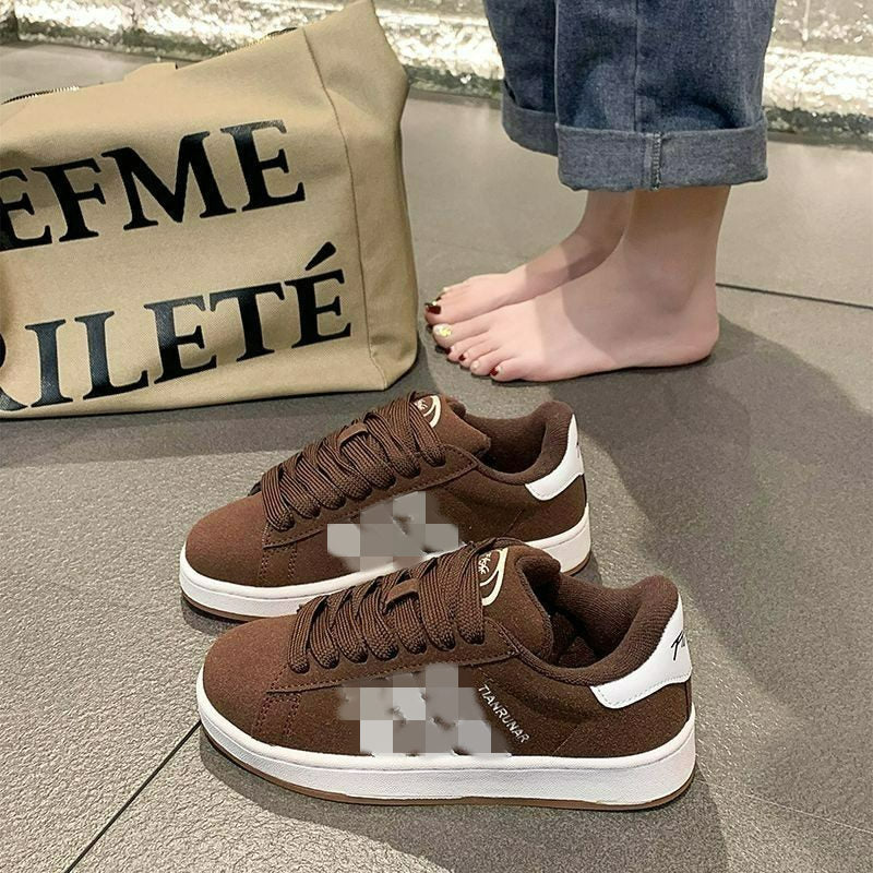 Damen niedriger Sneaker mit Gummisohle und Wildleder-Optik Drune