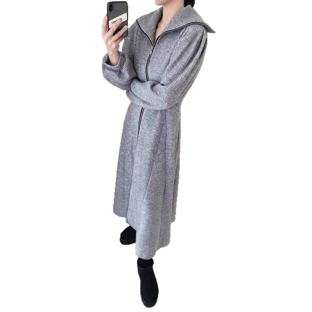 Damen Geripptes Strick-Midikleid mit Reißverschlusskragen und ausgestelltem Rock Drune