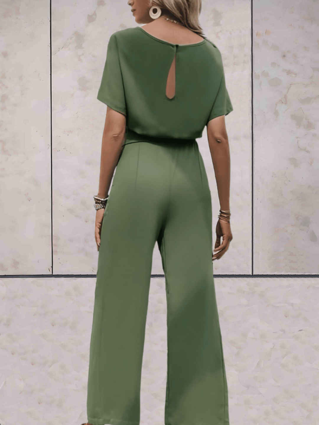 Drune - Jumpsuit mit Gürtel und kurzen Ärmeln