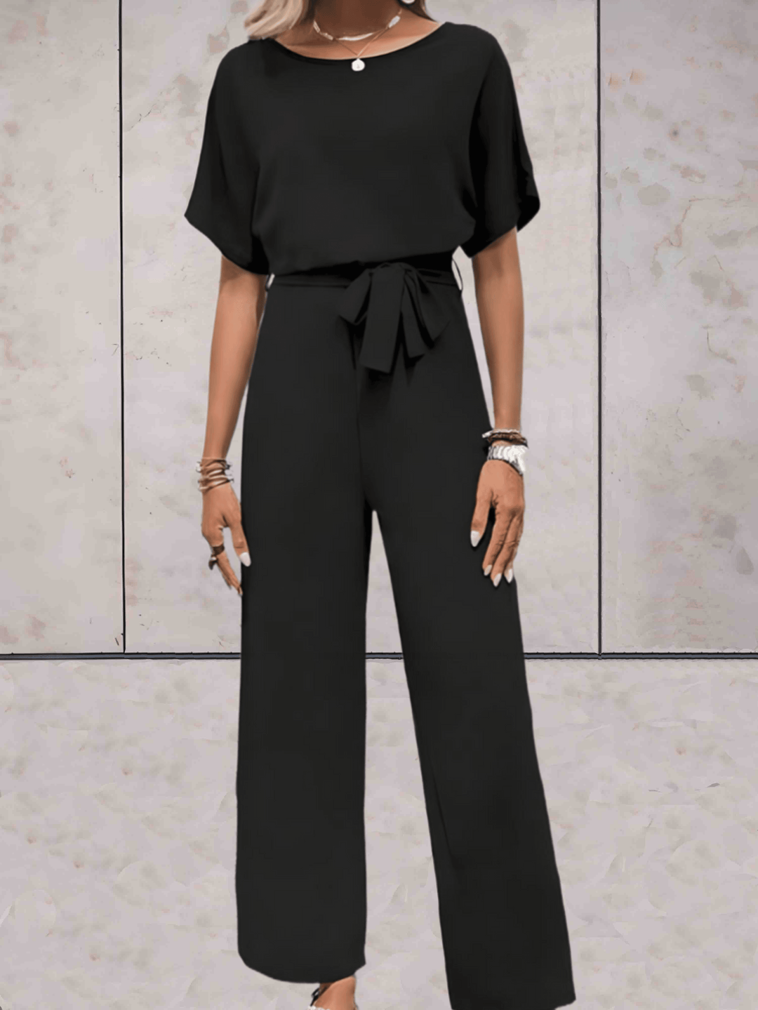 Drune - Jumpsuit mit Gürtel und kurzen Ärmeln