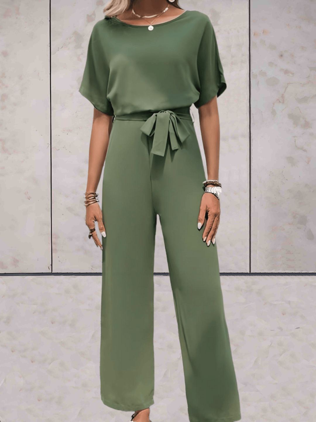 Drune - Jumpsuit mit Gürtel und kurzen Ärmeln