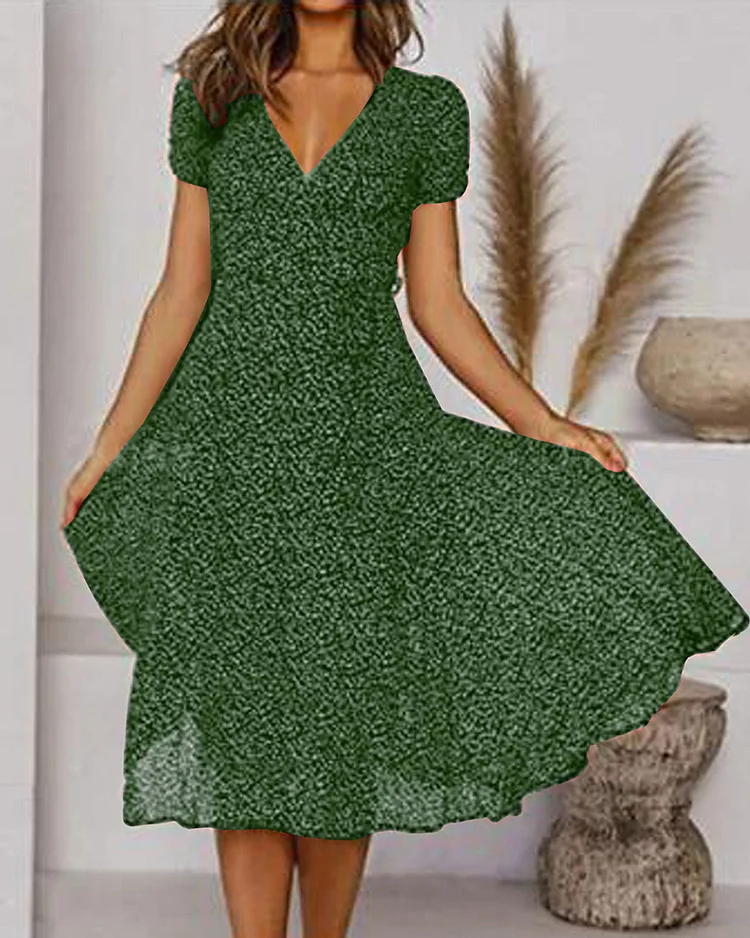 Drune | Kurzarm, gemustertes Chiffon-Kleid mit V-Ausschnitt