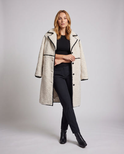 Damen Langer Teddyfleece-Mantel mit Reverskragen, Kontrastkanten und Knopfleiste Drune