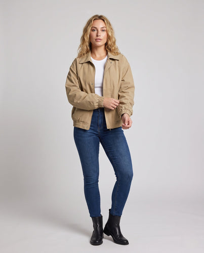 Damen Leichte Hemdjacke im Oversize‑Look mit Hemdkragen und verdeckter Druckknopfleiste Drune