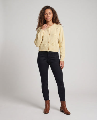 Damen Kurz geschnittene Strickjacke mit dreidimensionalen Blumenmotiven, Holzknöpfen und geripptem Saum Drune