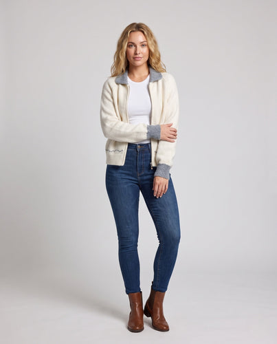 Damen Kurz geschnittene Teddy-Strickjacke mit Reißverschluss, Kontrastkragen und gerippten Bündchen Drune