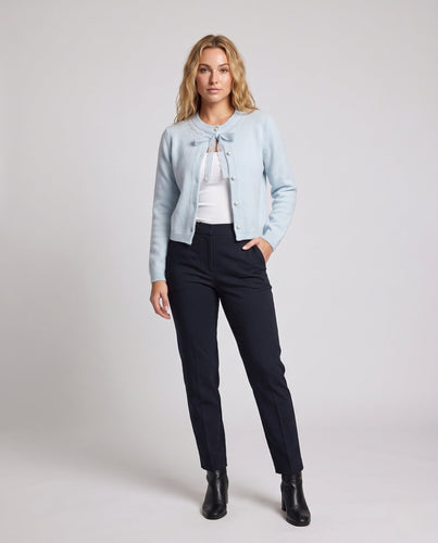 Damen Kurzcardigan aus weichem Feinstrick mit Spitzenkragen und Perlmuttknöpfen Drune