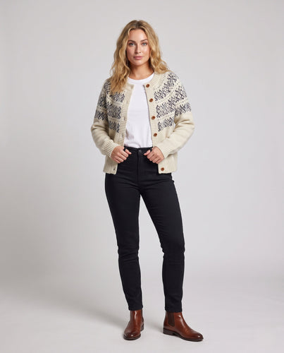 Damen Kurzcardigan im Skandi‑Look mit Rundpasse und Holzknopfleiste Drune