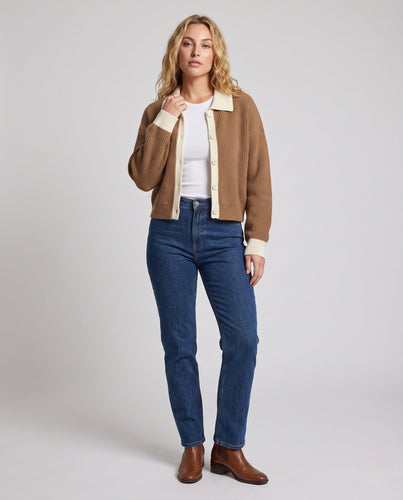 Damen Kurzgeschnittener Rippstrick-Cardigan mit kontrastkragen und Knopfleiste Drune