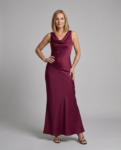 Elegantes Maxikleid mit Wasserfallkragen