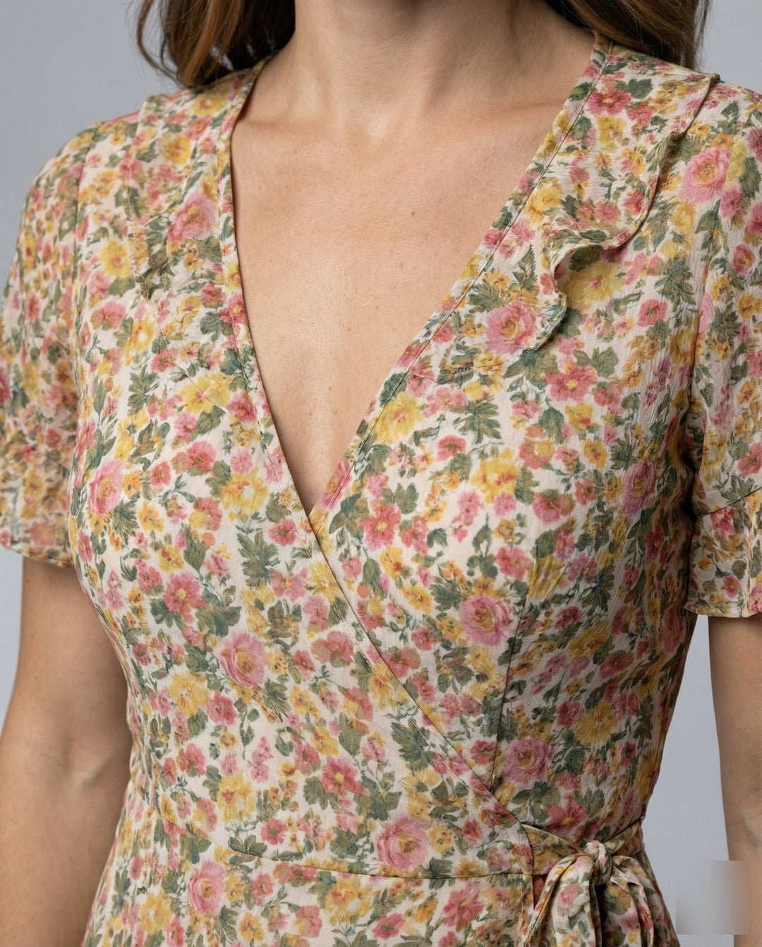 Damen Wickelkleid mit asymmetrischem Rüschensaum