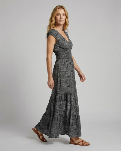 Damen gestuftes Boho-Maxikleid mit Flügelärmeln