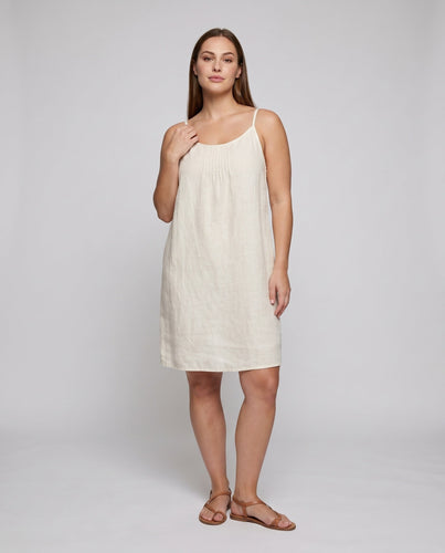 Damen Leinen Nachtkleid mit zarten Trägern und eingewebtem Falten-Design