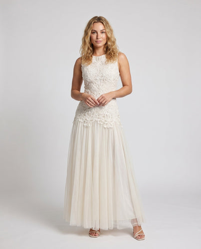 Damen Elegantes Hochzeitskleid mit floralen Applikationen und schwingendem Rock