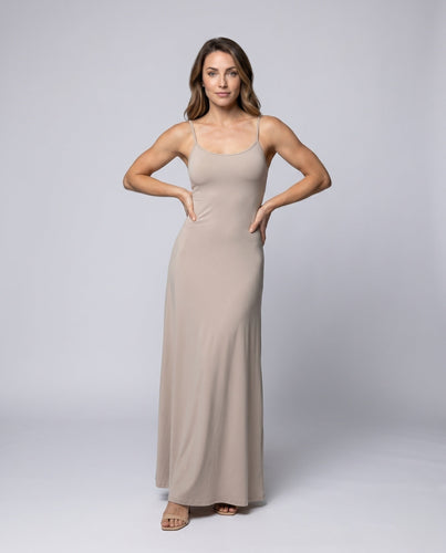 Damen Maxikleid mit feinen Spaghettiträgern und elegantem Schnitt
