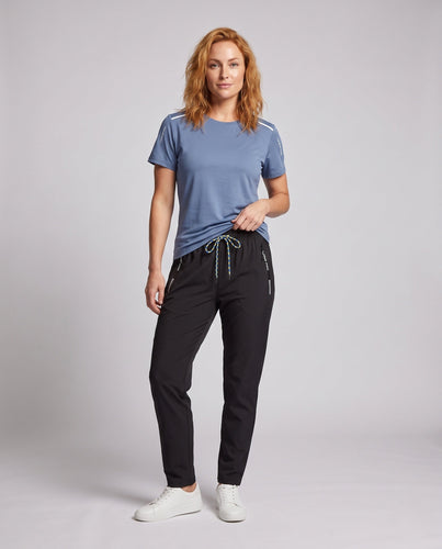 Damen sportliches und atmungsaktives Set mit Funktionsshirt und Stretch-Hose Drune