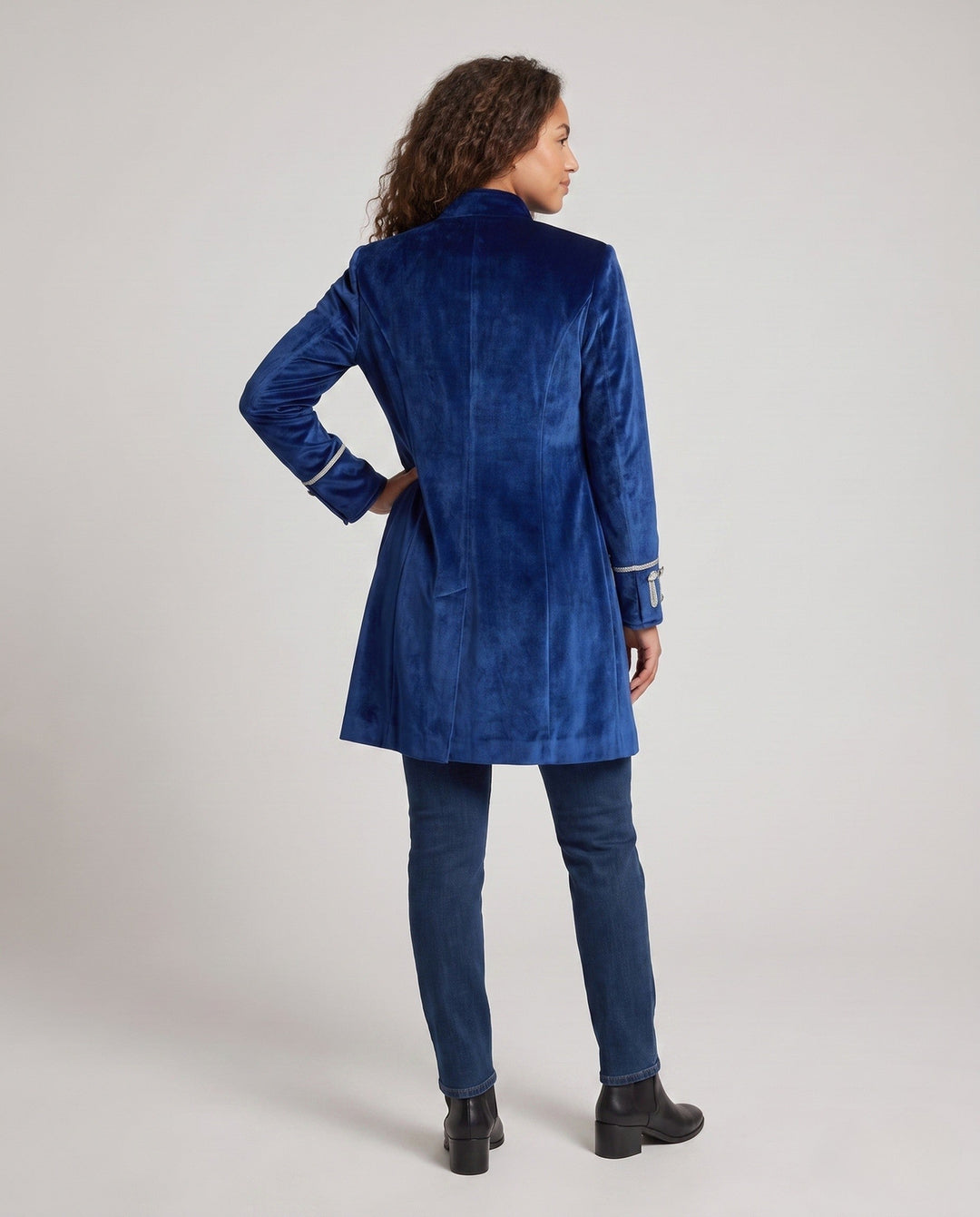 Damen eleganter Samtfrack mit kunstvollen Knöpfen Drune