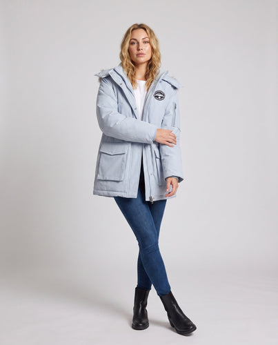 Damen nan funktionale kurze Parka mit abnehmbarem Kunstpelzkragen und Utility-Taschen